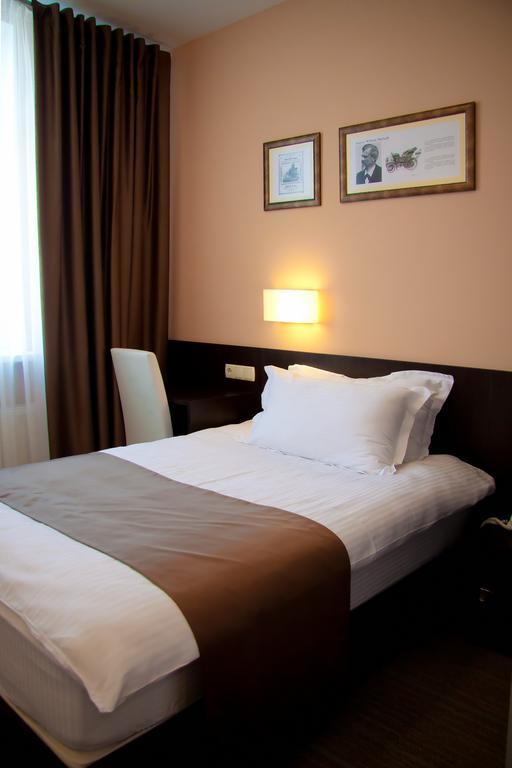Schiller Hotel Kamianske Room photo