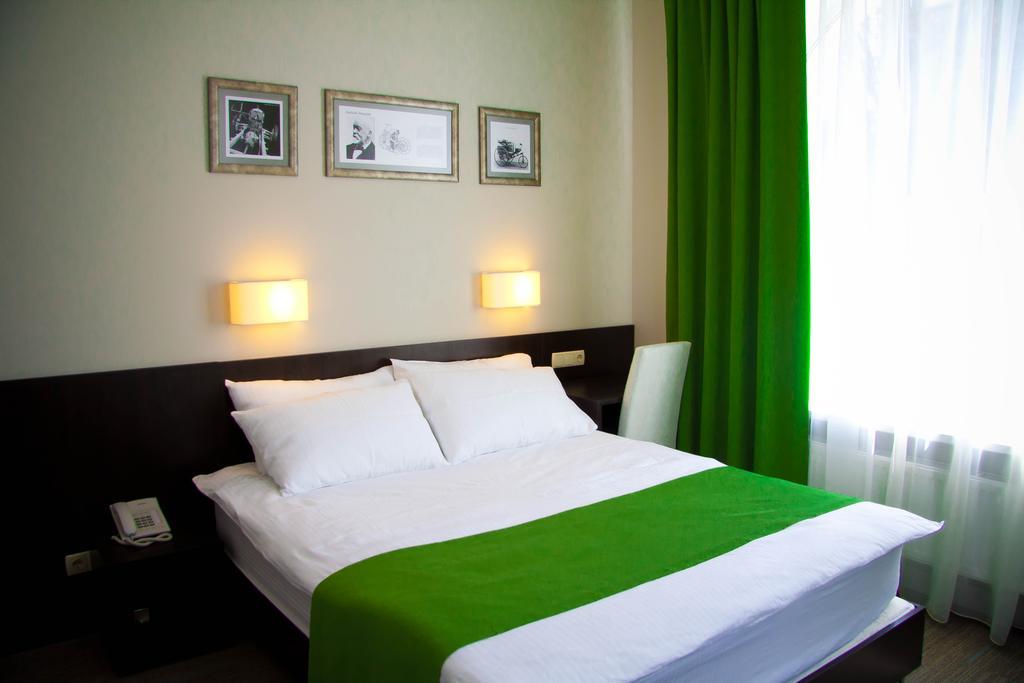 Schiller Hotel Kamianske Room photo